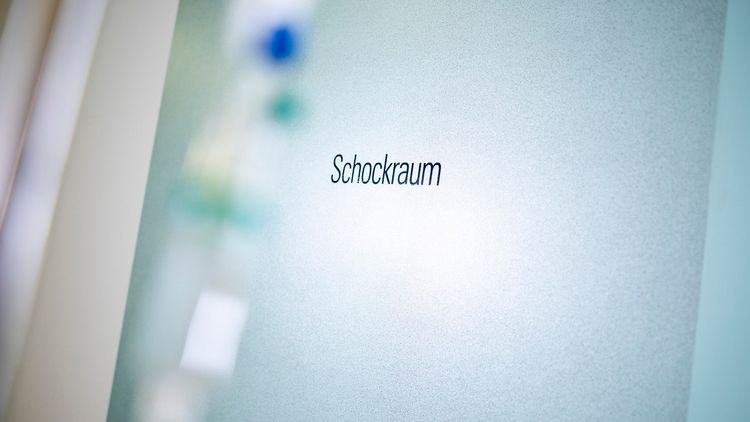 Tür zum Schockraum Krankenhaus Plau am See