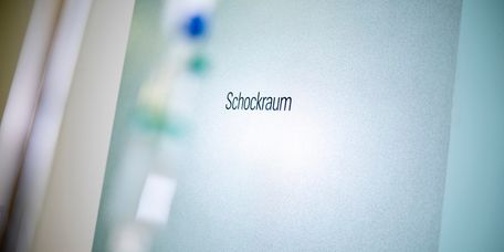 Schockraum Tür zum Schockraum Krankenhaus Plau am See